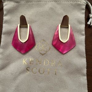 Kendra Scott drop earrings Gold in Azalea Illusion.